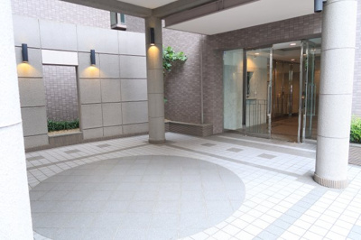 【エントランス】 | 藤和シティホームズ西宮東町 | 住まう方、訪れる方を上品に迎えるエントランス