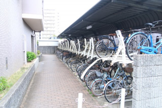 【駐輪場】 | 藤和シティホームズ西宮東町 | 屋根付き駐輪場のため、雨で濡れる心配もないですね