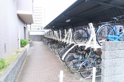 【駐輪場】 | 藤和シティホームズ西宮東町 | 屋根付き駐輪場のため、雨で濡れる心配もないですね