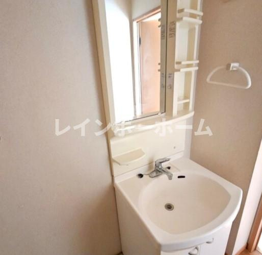 リヴェール武蔵野の洗面所|明るい洗面所です