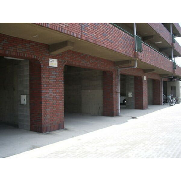 須賀の森シティハイツの駐車場