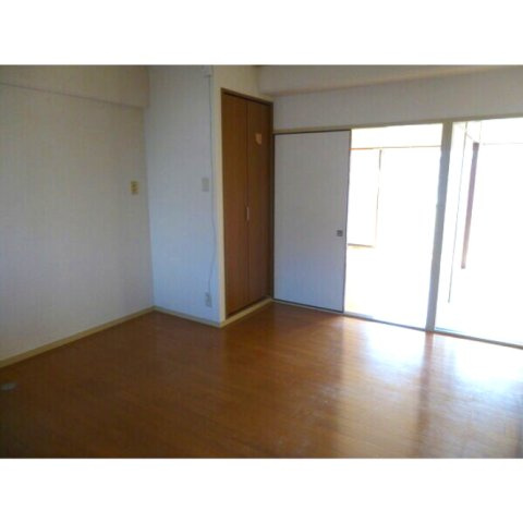 須賀の森シティハイツの居間・リビング