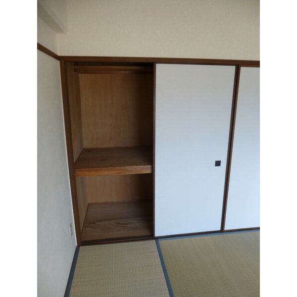 須賀の森シティハイツの和室