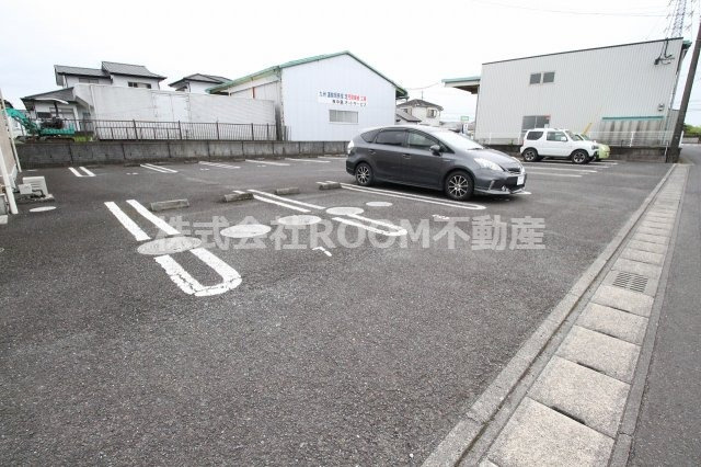 トゥインクルの駐車場