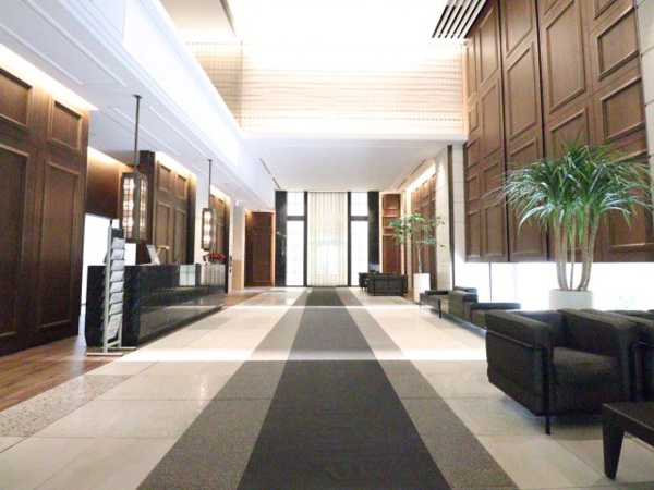 【エントランス】 | 【エントランスホール】壮麗かつ重厚な迎賓空間。天井高約7ｍ、二層吹き抜けのエントランス！