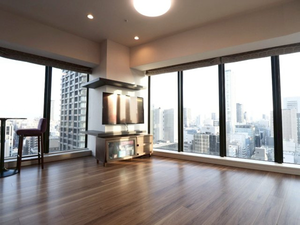 【居間・リビング】 | 【リビングダイニング】FIX窓仕様のコーナーサッシで開放感◎