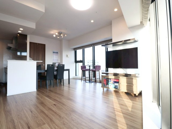 【居間・リビング】 | 【リビングダイニング】テレビは壁付けリフォーム施工済み！各種オプション多数のLDK！