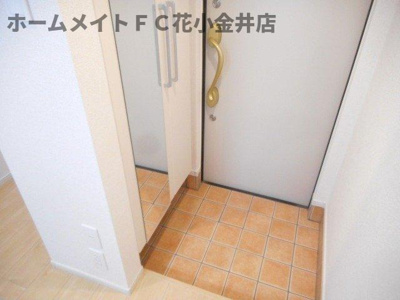 【玄関】 | ヴィラパーチ小平 | 収納もある玄関です