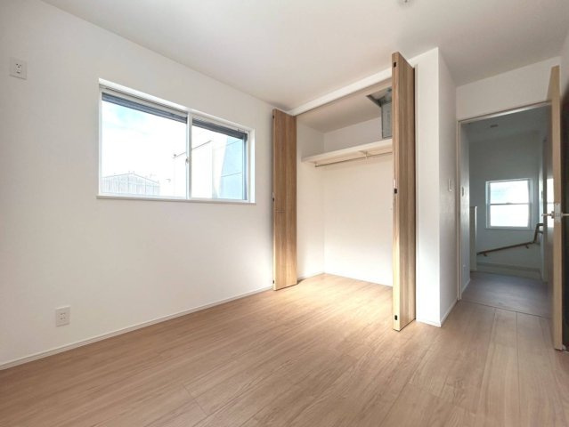 ファーストタウン　一宮市下沼町3丁目第1　全1区画分譲の寝室|窓ガラスは２枚のガラスの間に空気層を設けたペアガラス。高い断熱性と共にガラス面の結露対策にも効果的。