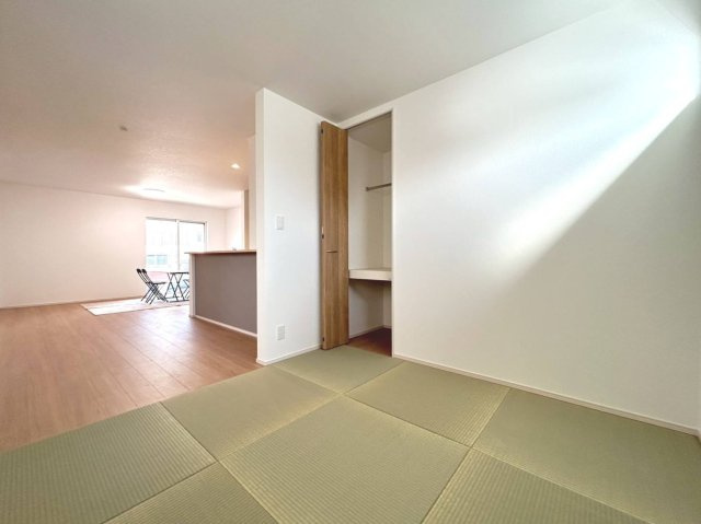 ファーストタウン　一宮市第1下沼町　全1区画分譲の和室|全居室にたっぷり収納できる大型収納を設置。窓ガラスは断熱性能や結露防止効果の高いペアガラスです。