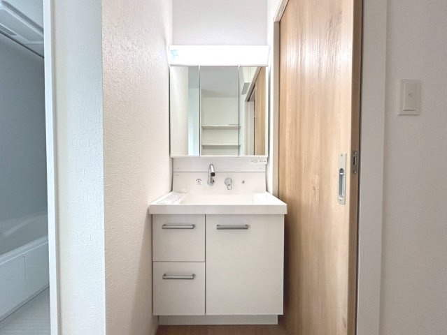 ファーストタウン　一宮市下沼町3丁目第1　全1区画分譲の浴室|明るく清潔なバスルームで、浴室暖房乾燥機標準装備。使い勝手の良いお風呂空間を提供しています。