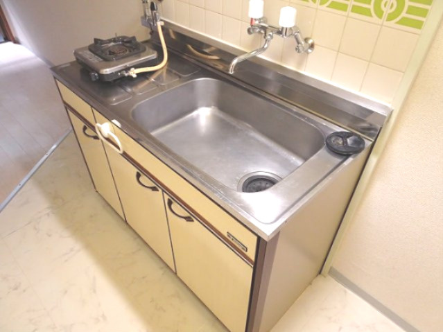 メゾンドNSKのキッチン|コンパクトなキッチンで掃除もラクラク