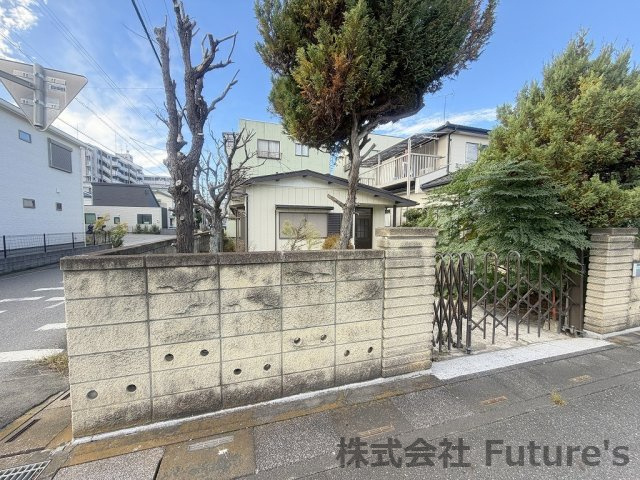 三郷市高州1丁目　建築条件無し売地　全1棟の外観|開放的な角地です