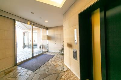 グリーンヒルズ河田町のエントランス