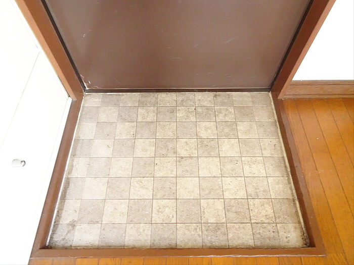 コーポ・パインウッドの玄関