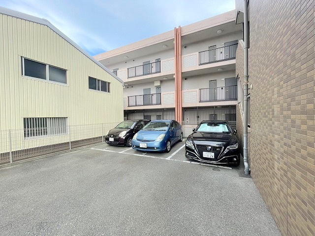 パルドミールの駐車場