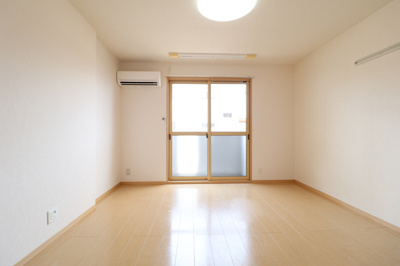 【居間・リビング】 | ロイヤルガーデン絆 D