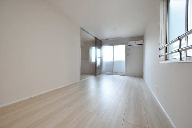 ローズコート西宮北口の居間・リビング