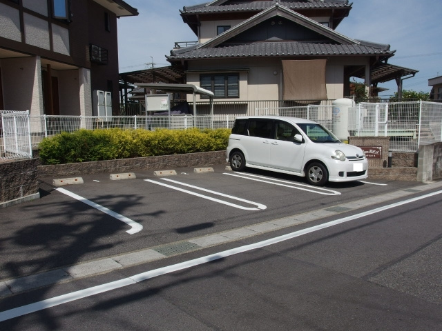 ラリック・ヒルＡの駐車場