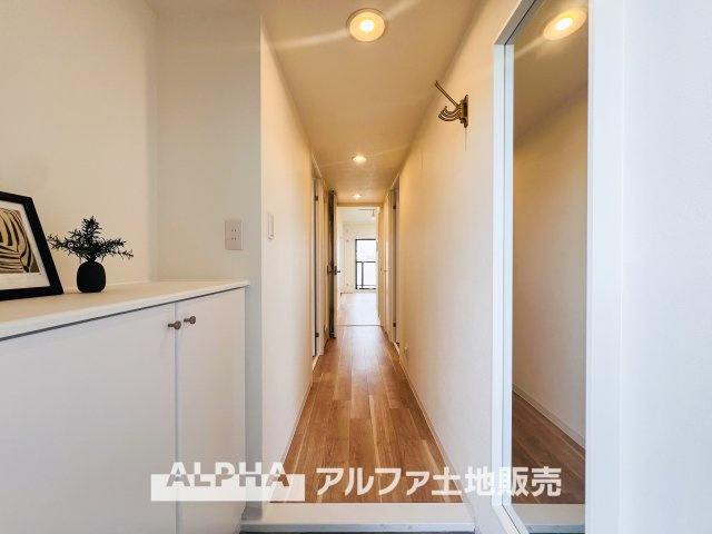 ライオンズガーデン河辺リバーサイドの玄関|【Maisonette house】
◆メゾネット◆戸建て感覚で住めるマンションの専有部分。フランス語で”小さな家”を意味する言葉は家族みんなの幸せの空間です。