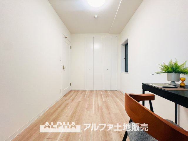 ライオンズガーデン河辺リバーサイドの洋室|【room】
◆居室◆光に包まれるように設計された空間。太陽の光が爽やかな目覚めを誘い、良い一日を予感させてくれます。