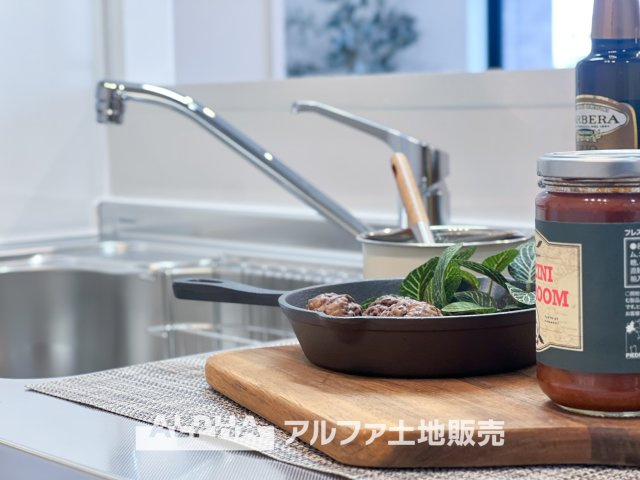 ライオンズガーデン河辺リバーサイドのキッチン|【Life without end】
◆心地よさを求めて◆終わりのない暮らしづくりはキッチンから始まる。食事は暮らしの中でとても重要。お洒落なキッチンを使用すれば空間の居心地良さが変わる。