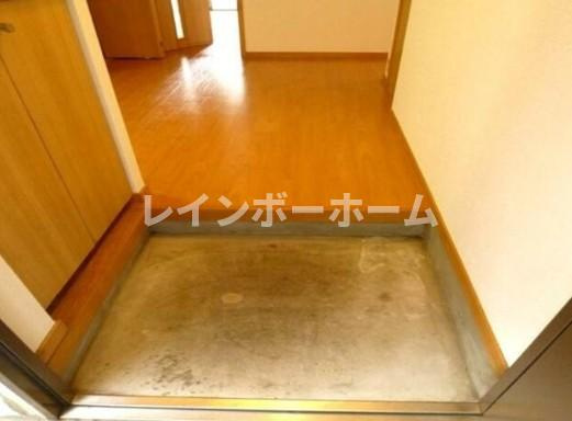 クリスタル和幸の玄関