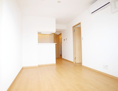 【居間・リビング】 | グレイスコート清澄白河 | こちらのリビングで趣味の時間をお楽しみください