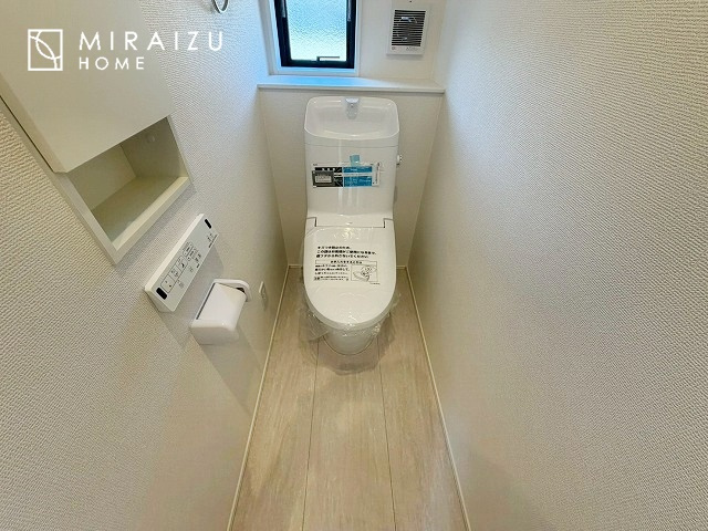 【トイレ】 | おしり洗浄、ビデ洗浄、暖房便座の機能を標準装備。トイレットペーパーの無駄遣いを防ぎ、肌を傷つける心配がありません♪