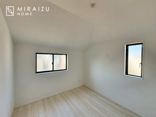 【子供部屋】 | 暮らしやすさを考えたプランで快適な現地ロケーションを実現。安らぎに満たされる、ゆとりのある日々を過ごせます♪