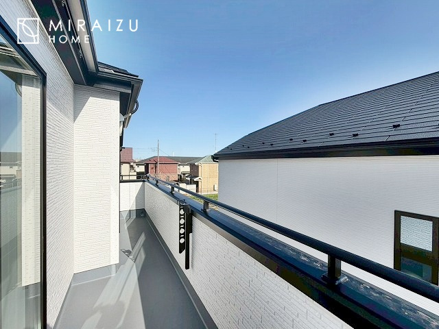 【バルコニー】 | 日当たりの良いお家は嬉しいですよね。それぞれ価値観が分かれる箇所です、実際に内覧して日当たりの心地よさをご体感下さいね♪