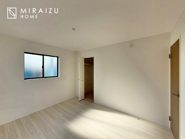 【洋室】 | 平日・休日問わず、いつでもご見学が出来ます♪☆実際に見て、触れて感じる安心のお住まい探しを体験して下さい♪☆物件情報だけでなく、地域の特色などなどエリア情報もお伝え出来たら嬉しいです♪