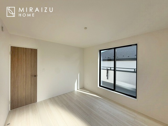 【洋室】 | 建物完成につき、実際のお部屋をごゆっくりご見学いただけます。お休みの日にご家族で見学はいかがでしょう。