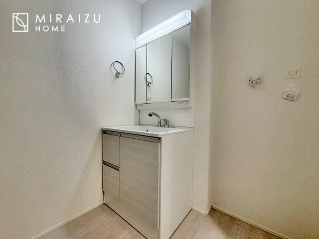 【独立洗面台】 | 暮らしやすさを考えたプランで快適な現地ロケーションを実現。安らぎに満たされる、ゆとりのある日々を過ごせます♪