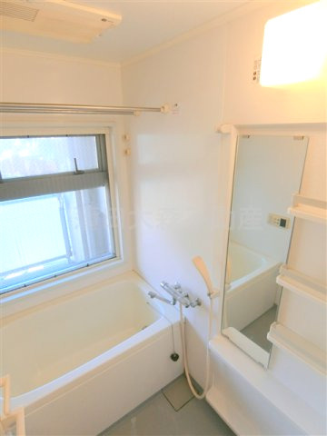 Vetlo(ヴェトロの浴室|窓と浴室乾燥機+追焚付　バスルーム　お風呂