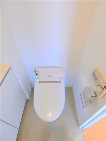 Vetlo(ヴェトロのトイレ|温水洗浄便座付きのタンクレストイレ