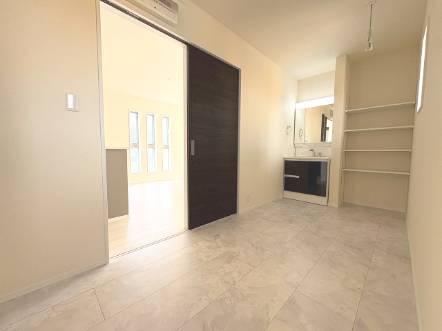 【洗面所】 | 糟屋郡新宮町夜臼2丁目・平屋　1号棟（全4棟）【仲介手数料無料・0円】 | 現地写真。