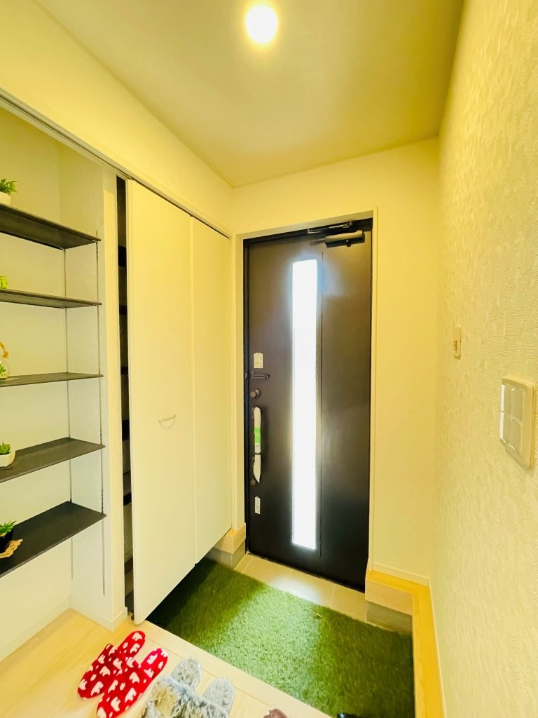 岡崎市六名南第3　新築分譲住宅　全2棟　1号棟の玄関|大容量のシューズボックス付きで玄関が靴で散らかりません。