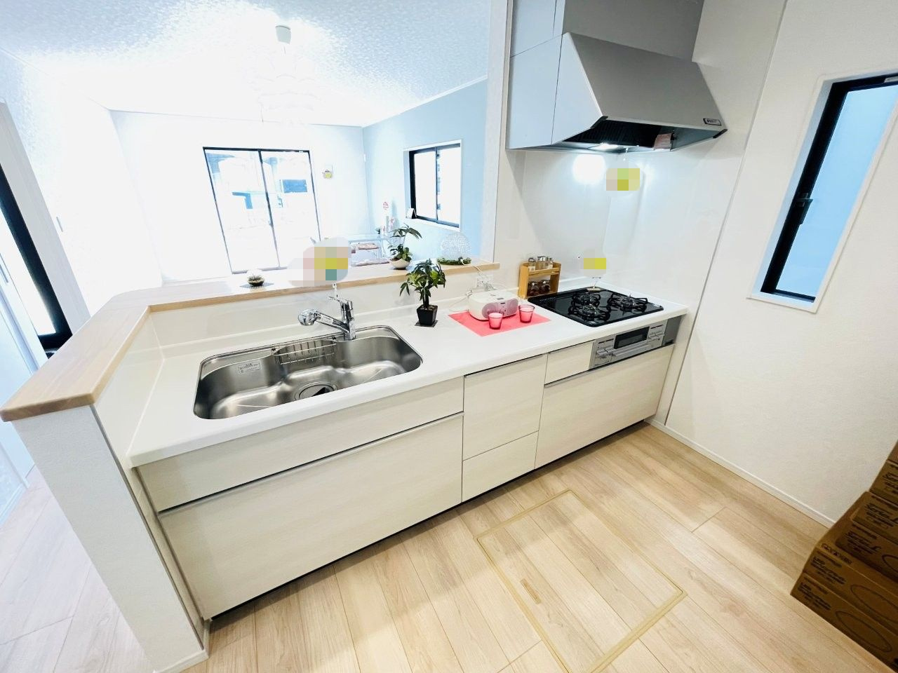 岡崎市六名南第3　新築分譲住宅　全2棟　1号棟のキッチン|広いシステムキッチンでお子様と一緒にお料理もできます。