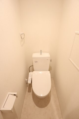 大阪市城東区関目４丁目の賃貸マンションのトイレ