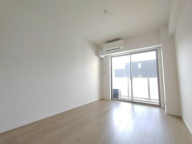 プライマル浦安の居間・リビング