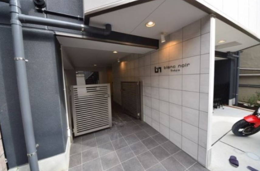 レピュア南千住レジデンスのエントランス