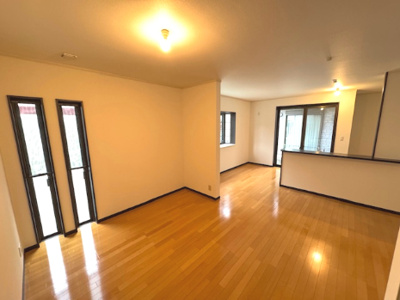 【居間・リビング】 | 堺市堺区八千代通　中古戸建