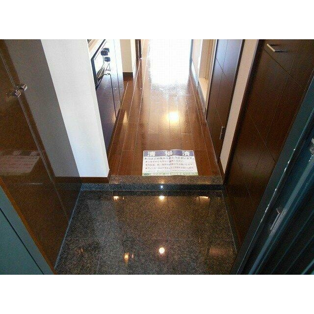 グラーサ東京イーストの玄関