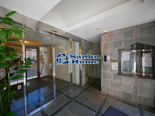 グラーサ東京イーストのロビー