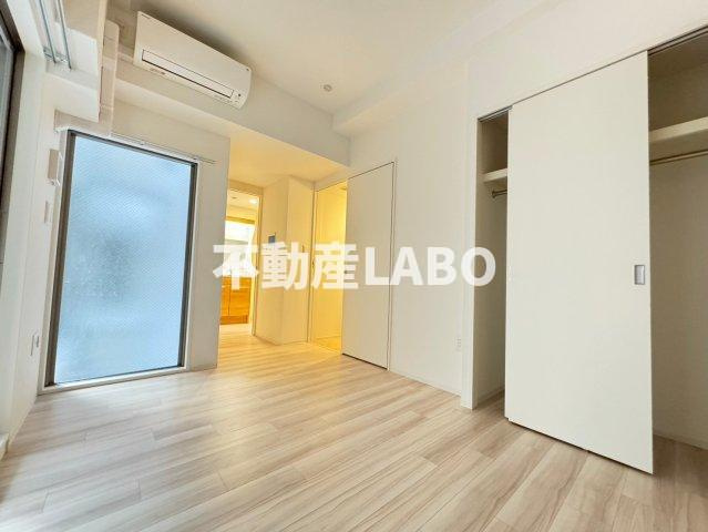 セレニテ難波グランデシュッドの洋室