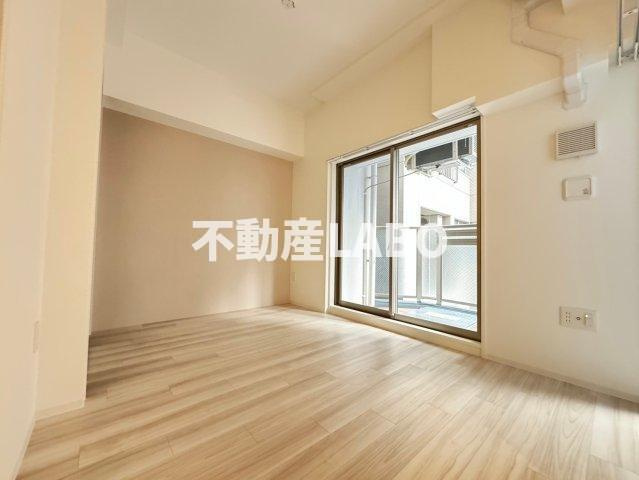 セレニテ難波グランデシュッドの寝室