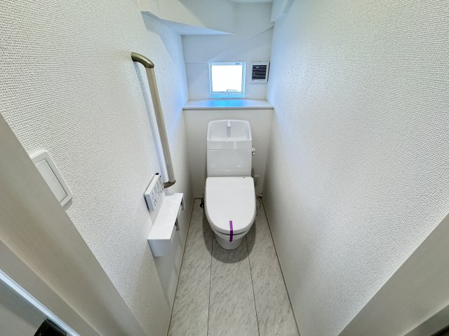 新築　前橋市北代田町　Heatful　Town　1号棟のトイレ|現地写真　節水タイプのウォシュレット付きトイレ、水道料節約に一役買います！
