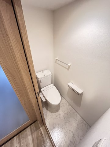 大阪市都島区片町１丁目の賃貸マンションのトイレ