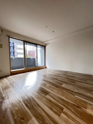 大阪市都島区片町１丁目の賃貸マンションの居間・リビング